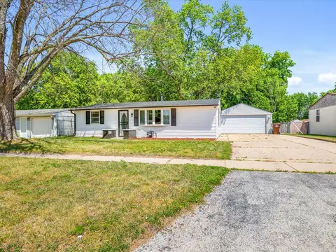 7423 Cadet Rd, Machesney Park, IL 61115