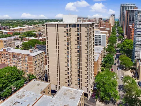 5740 N Sheridan Rd #17C, Chicago, IL 60660