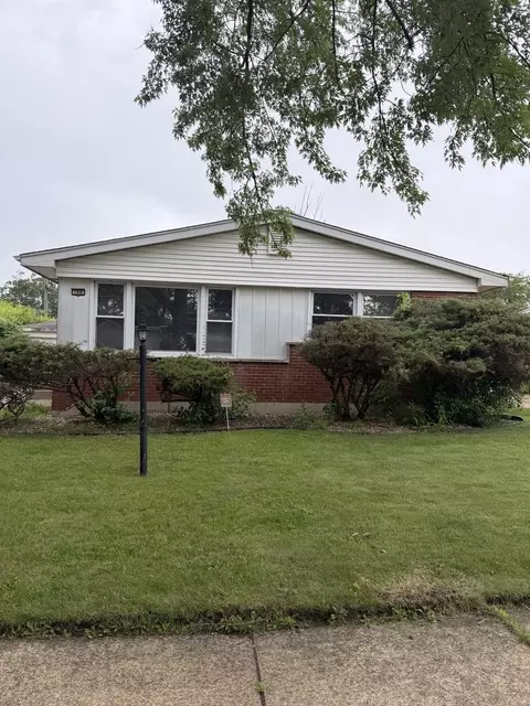 166 Doris Ln, Chicago Heights, IL 60411