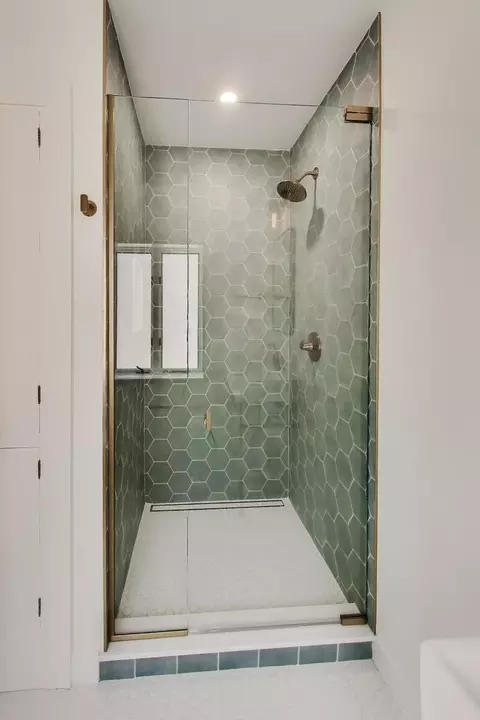 Bath - 1503 Clinton Pl, River Forest, IL 60305 photo 4 of 9