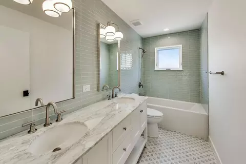 Bath - 1503 Clinton Pl, River Forest, IL 60305 photo 8 of 9