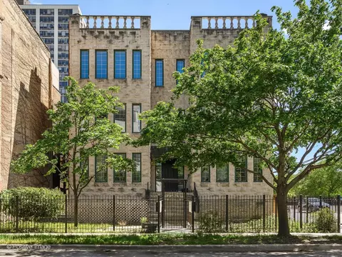 825 W Eastwood Ave #3E, Chicago, IL 60640