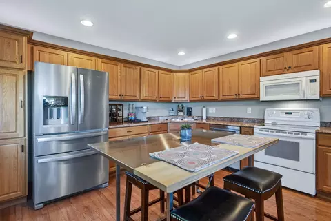 Kitchen - 1636 E Lomar St, Eldridge, IA 52748 photo 2 of 4