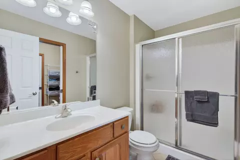 Bath - 1636 E Lomar St, Eldridge, IA 52748 photo 1 of 2
