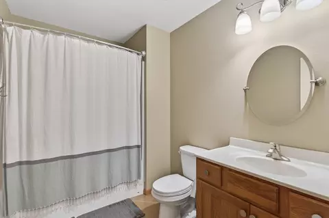 Bath - 1636 E Lomar St, Eldridge, IA 52748 photo 2 of 2