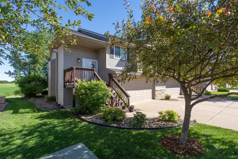 1636 E Lomar St, Eldridge, IA 52748