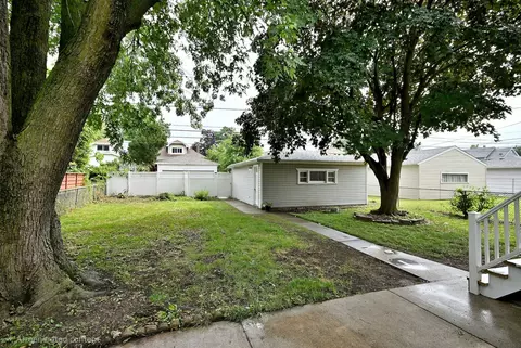 Exterior - 6424 Sinclair Ave, Berwyn, IL 60402 photo 5 of 11
