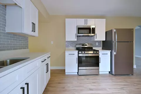 Kitchen - 6424 Sinclair Ave, Berwyn, IL 60402 photo 11 of 11