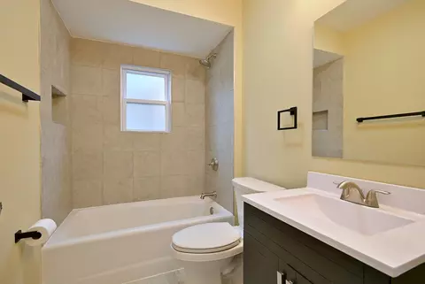 Bath - 6424 Sinclair Ave, Berwyn, IL 60402 photo 3 of 3