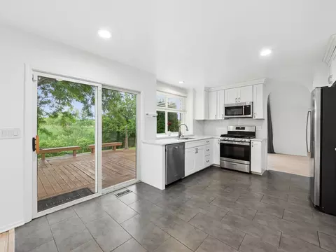 Kitchen - 7943 Dada Dr, Gurnee, IL 60031 photo 2 of 3