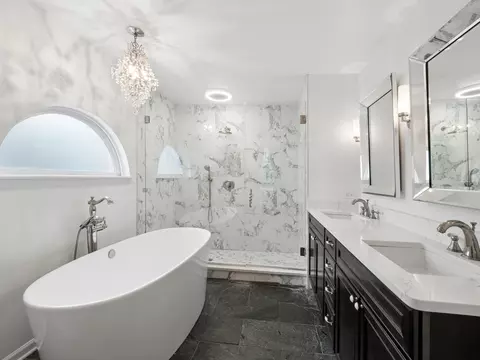 Bath - 7943 Dada Dr, Gurnee, IL 60031 photo 2 of 3