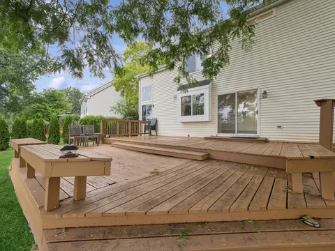 Exterior - 7943 Dada Dr, Gurnee, IL 60031 photo 5 of 6