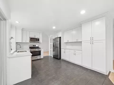 Kitchen - 7943 Dada Dr, Gurnee, IL 60031 photo 3 of 3