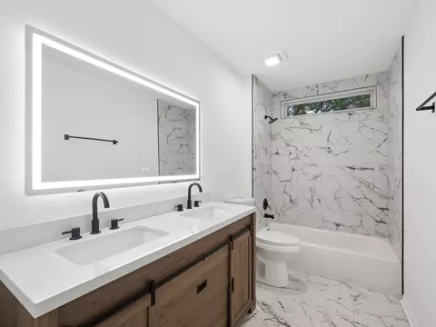 Bath - 7943 Dada Dr, Gurnee, IL 60031 photo 3 of 3