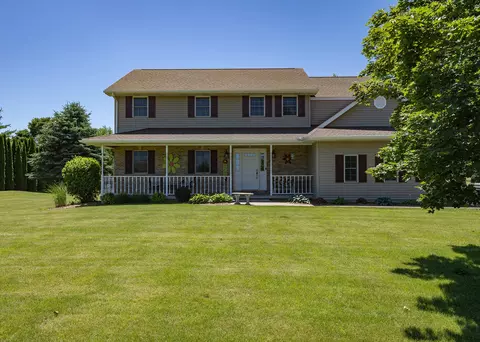 881 Pheasant Run Rd, Clinton, IA 52732