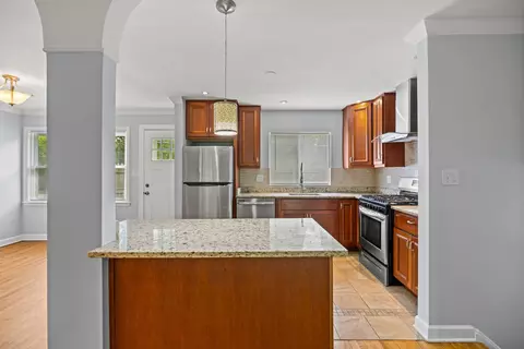 Kitchen - 939 Long Rd, Glenview, IL 60025 photo 3 of 4