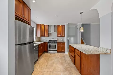 Kitchen - 939 Long Rd, Glenview, IL 60025 photo 2 of 4