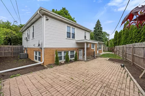 Exterior - 939 Long Rd, Glenview, IL 60025 photo 3 of 3