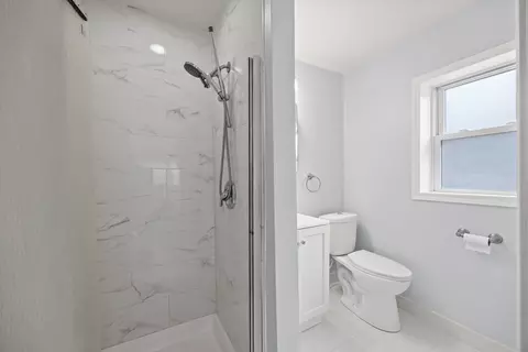 Bath - 939 Long Rd, Glenview, IL 60025 photo 3 of 4