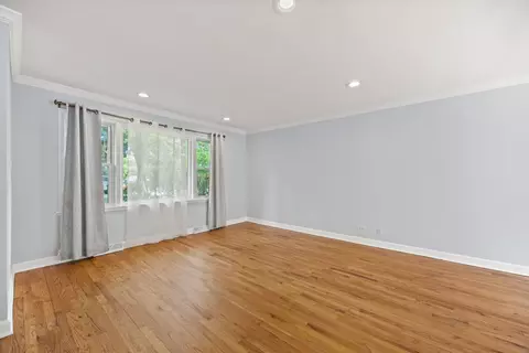 Living - 939 Long Rd, Glenview, IL 60025 photo 4 of 7