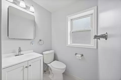 Bath - 939 Long Rd, Glenview, IL 60025 photo 4 of 4