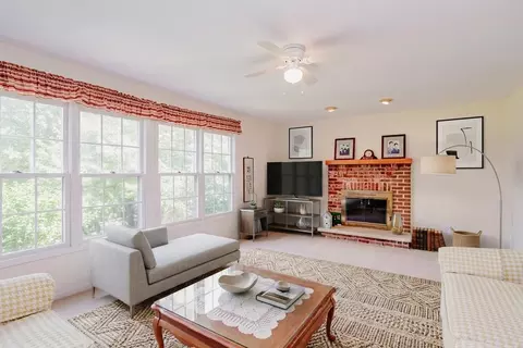 Living - 1438 Della Dr, Hoffman Estates, IL 60169 photo 4 of 4