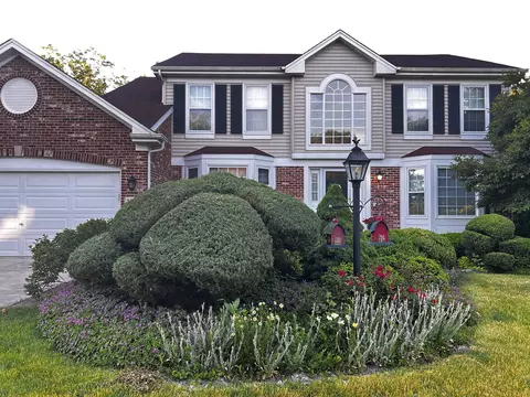 Exterior - 1438 Della Dr, Hoffman Estates, IL 60169 photo 4 of 14