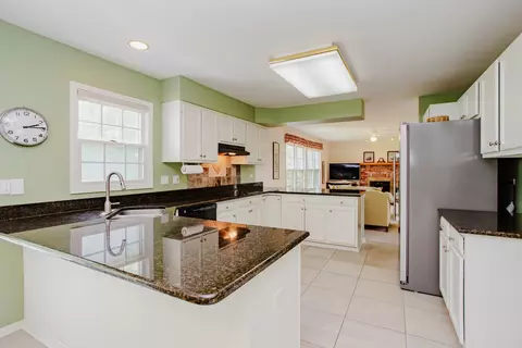 Kitchen - 1438 Della Dr, Hoffman Estates, IL 60169 photo 1 of 1