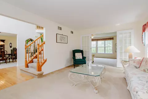 Living - 1438 Della Dr, Hoffman Estates, IL 60169 photo 1 of 4