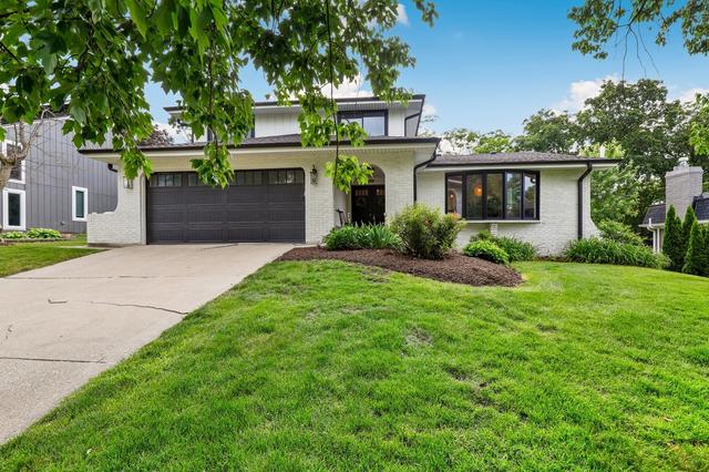 8448 Clynderven Rd, Burr Ridge, IL 60527