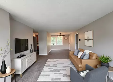 Living - 3312 Maple Ln, Hazel Crest, IL 60429 photo 3 of 8