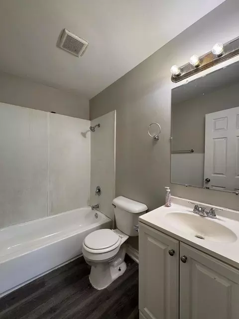 Bath - 3312 Maple Ln, Hazel Crest, IL 60429 photo 2 of 2