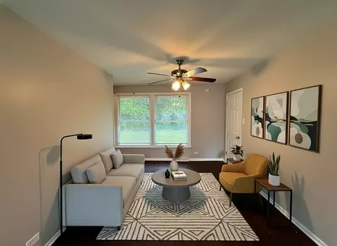 Living - 3312 Maple Ln, Hazel Crest, IL 60429 photo 6 of 8