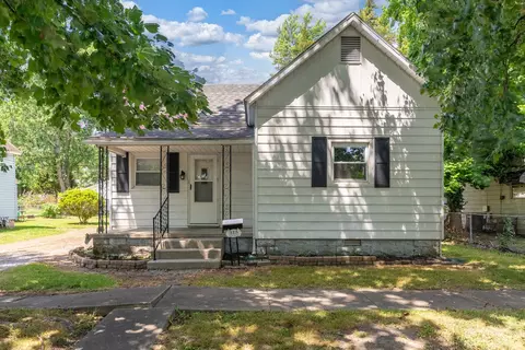 313 N 9th St, Herrin, IL 62948