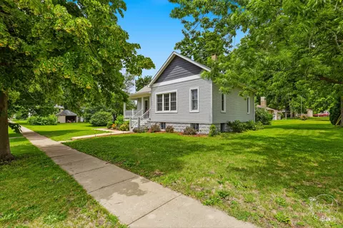 Exterior - 423 E Front St, Gilman, IL 60938 photo 3 of 6
