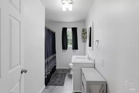 Bath - 423 E Front St, Gilman, IL 60938 photo 1 of 1