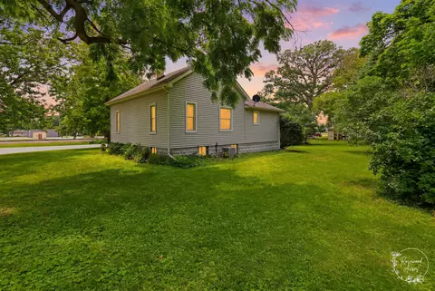 Exterior - 423 E Front St, Gilman, IL 60938 photo 4 of 6