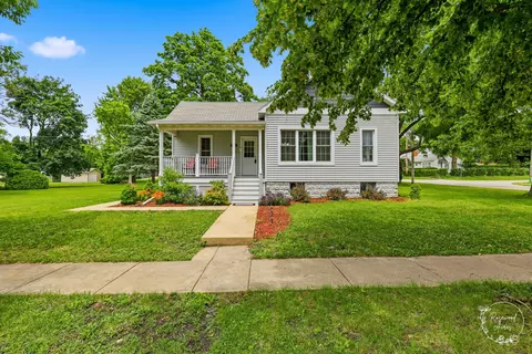 423 E Front St, Gilman, IL 60938