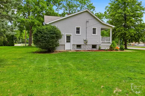 Exterior - 423 E Front St, Gilman, IL 60938 photo 5 of 6
