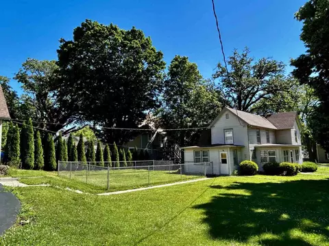 Exterior - 126 E 6th St, Pecatonica, IL 61063 photo 2 of 3