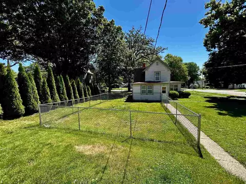 Exterior - 126 E 6th St, Pecatonica, IL 61063 photo 1 of 3