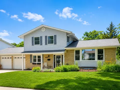 1320 E Sanborn Dr, Palatine, IL 60074