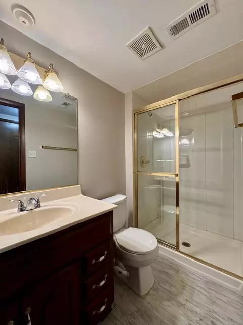Bath - 17945 Maple St, Lansing, IL 60438 photo 2 of 2