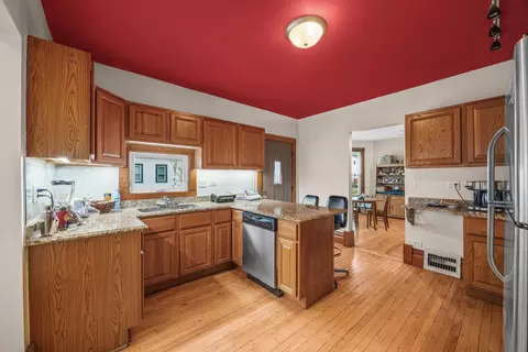 Kitchen - 4029 Amelia Ave, Lyons, IL 60534 photo 2 of 3