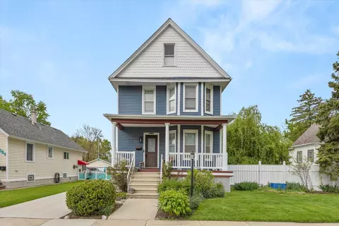 4029 Amelia Ave, Lyons, IL 60534