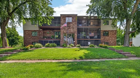 824 Mcgregor St #12, Bloomington, IL 61701