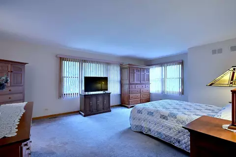 Bedroom - 213 John Dr, Bartlett, IL 60103 photo 1 of 5