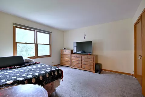 Bedroom - 213 John Dr, Bartlett, IL 60103 photo 5 of 5