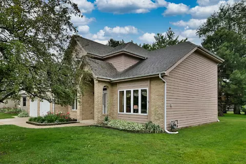 Exterior - 213 John Dr, Bartlett, IL 60103 photo 7 of 8