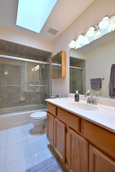Bath - 213 John Dr, Bartlett, IL 60103 photo 4 of 4